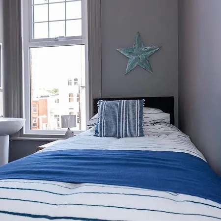 別荘 Coastal Escape At 31, スカーバラ